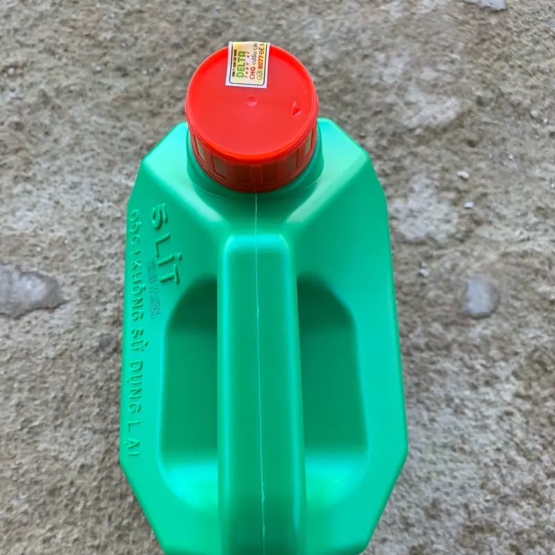Can nhựa 4,5lít hiệu Trâu rừng đen dùng chứa nước 2