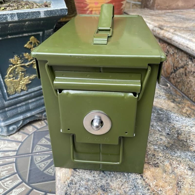 ￼Hộp sắt đựng dụng cụ đa năng 7L gắn sẵn ốc vít để lắp khóa ( không bao gồm khóa chỉ có ốc vít) 4