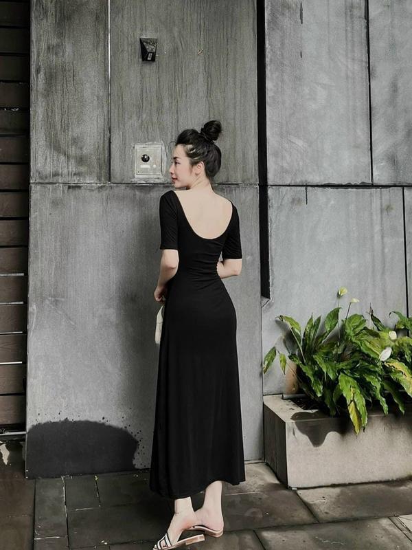 Váy đen trơn dáng A hằng tống qc