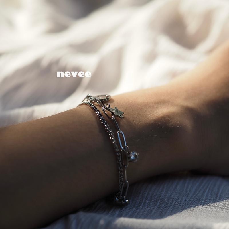 Vòng tay nữ Nevee Lucky đính đá không đen gỉ 1