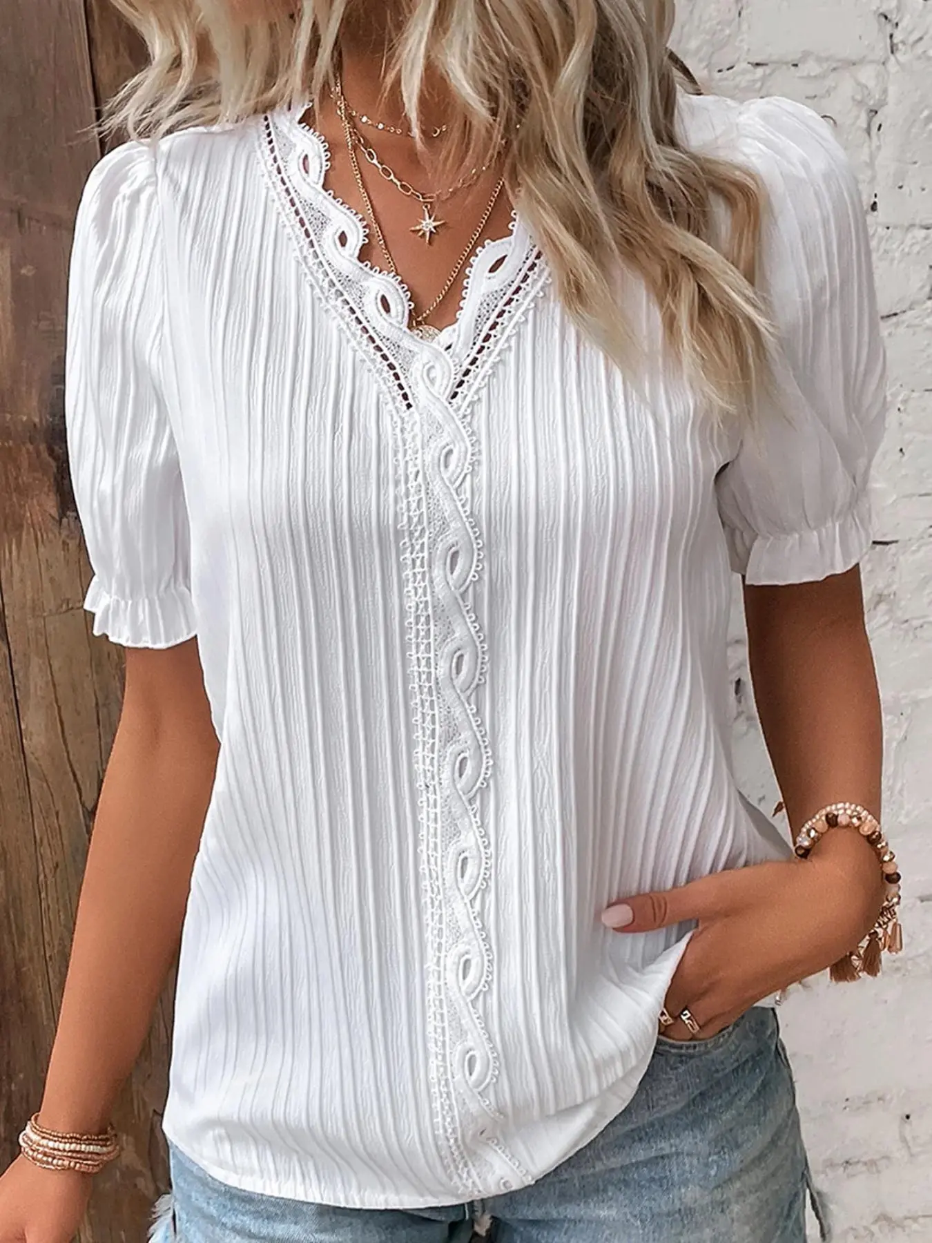 Women's Contrast Lace Frill Trim Puff Sleeve Blouse, Casual V Neck Short Sleeve Top for Summer, Ladies Clothes for Daily Wear