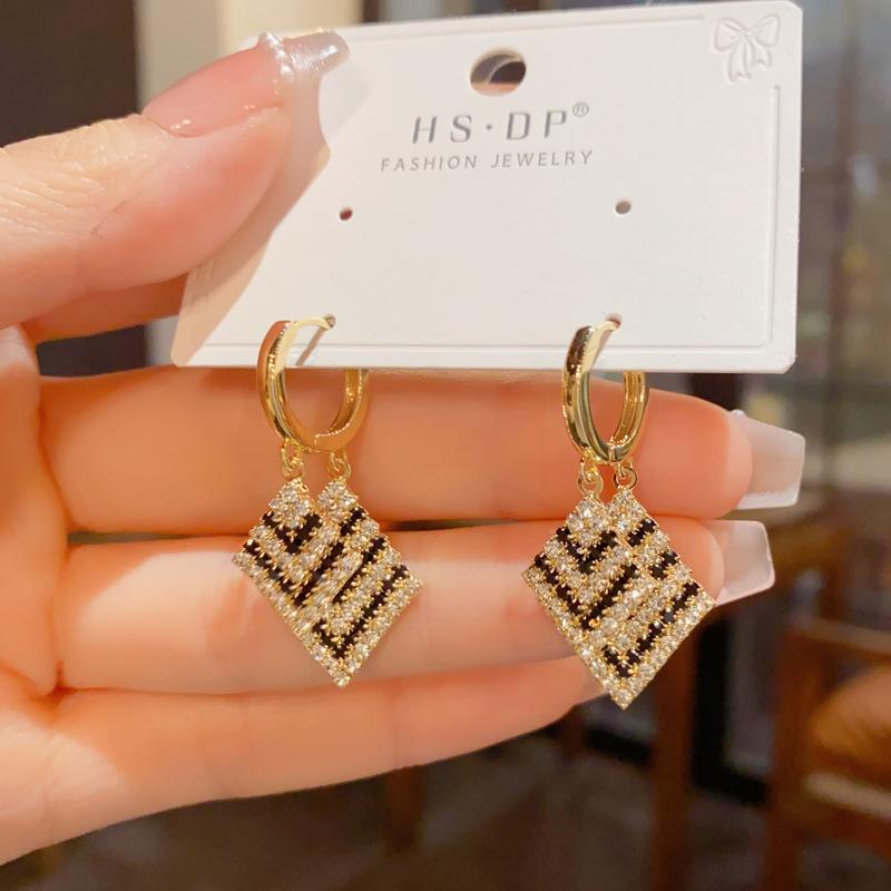 Product Introduction of Autumn and Winter New, Double-Layer Striped Contrast Color Diamond Ear Clip Women, Exquisite Fashion All-Match Design Tassel Earrings 5