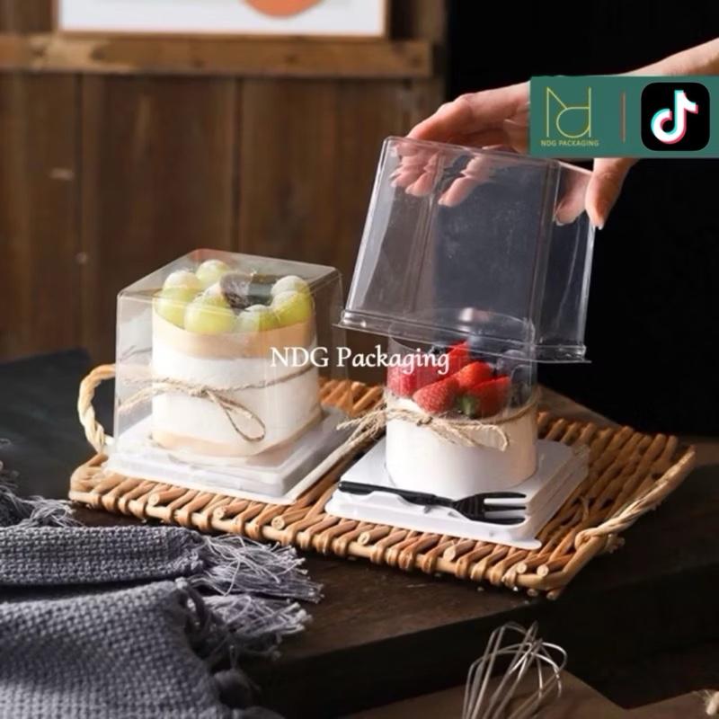 10 Hộp nhựa vuông đựng bánh đế tròn kèm nĩa [XY902] đựng vừa bánh kem nhỏ size 8cm 3