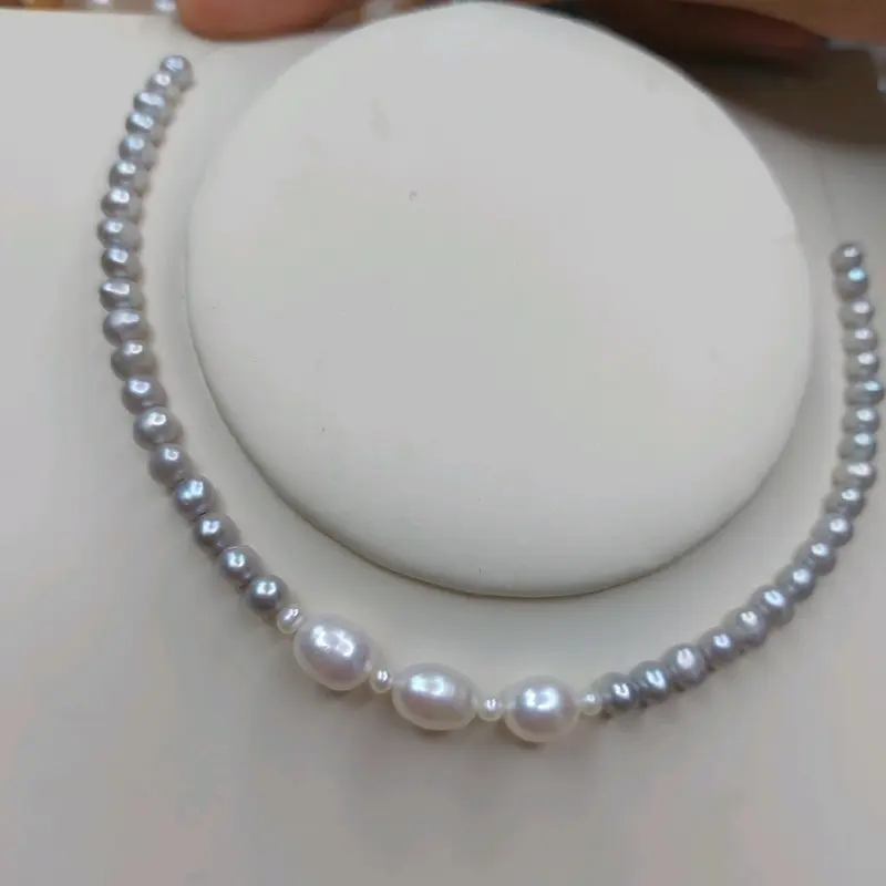 vòng cổ nt xám 5li phối 3 viên chủ giọt trắng có vết sinh trưởng tự nhiên 2