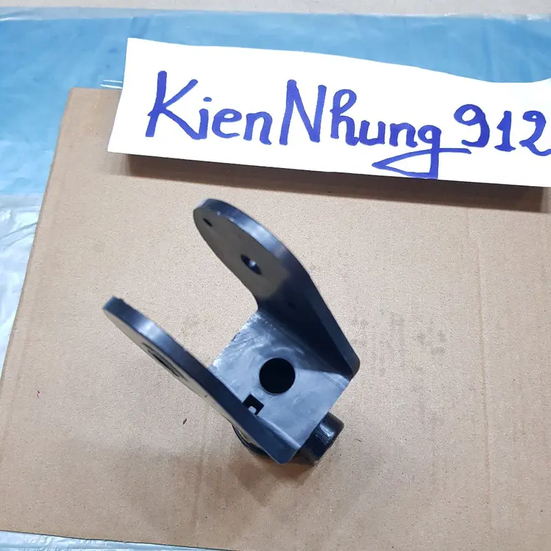 Típ cổ quạt công nghiệp , đường kính lỗ ống là 25mm , độ dày để bắt cổ là 32mm , giúp cố định phần ống sắt với thân dưới quạt 3