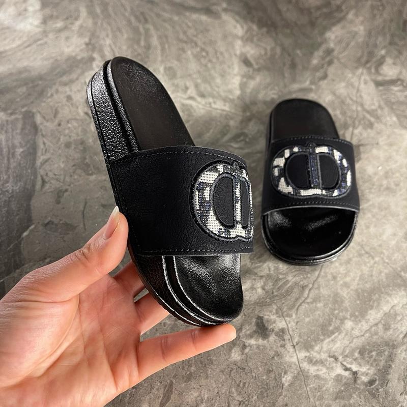 Dép lê hoạ tiết chất liệu da siê mềm,nhẹ cho bé trai form size 26-35 2