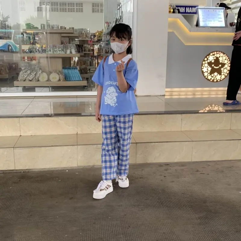 Bộ đồ Polo xanh dương Baby Three phối quần kẻ xanh có túi cho bé gái siêu xinh size 22-55kg 3