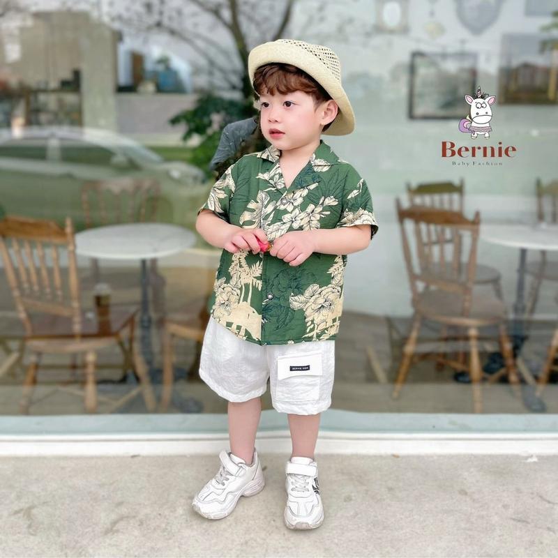 Bộ quần áo đi biển cho bé trai áo sơ mi lụa ánh tơ họa tiết quần short trắng tổng hợp Bernie 0124b11