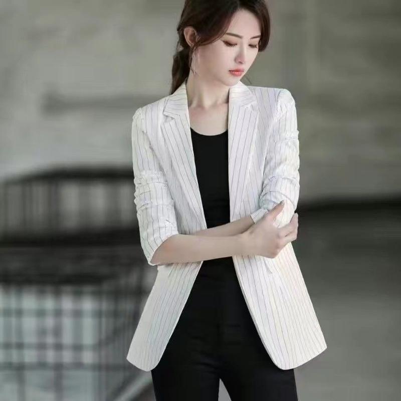Product Introduction of Áo Khoác Blazer Sọc, Dành Cho Nữ, Phong Cách Hàn Quốc, Hàng Mới Về Mùa Xuân Và Mùa Thu 2024, Dễ Phối Đồ, Ngoại Cỡ, Bộ Đồ Hợp Xu hướng, Đánh Giá Tích Cực 703, Thích Hợp Cho Mùa Xuân Và Mùa Thu 18