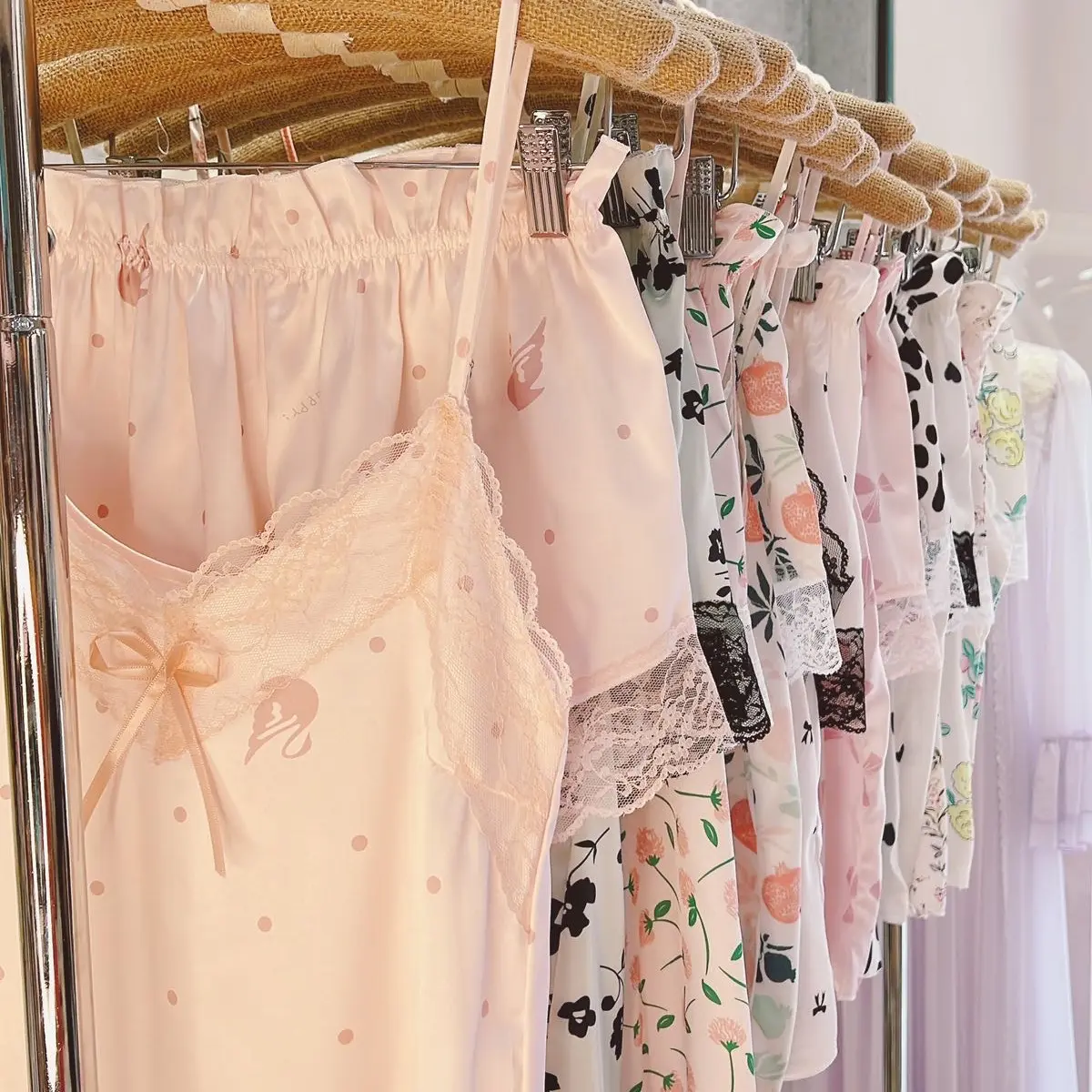 Bộ lụa quần đùi 2 dây hoạ tiết - M036 Áo Nữ Women Quần Ngủ Hoa Cúc