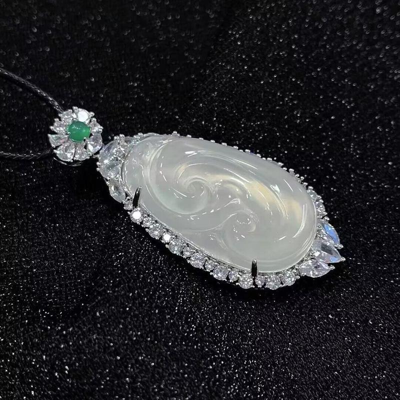 Product Introduction of Silver-plated inlaid agate white chalcedony ruyi pendant green agate female jade necklace pendant 2