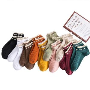 ถุงเท้ายาวกลางน่อง สไตล์เกาหลี สำหรับผู้หญิง ฤดูใบไม้ร่วงและฤดูหนาว ถุงน่องลูกไม้มุก อเนกประสงค์ น่ารัก และสวยงาม เหมาะสำหรับนักเรียน Clothing Lady Women เสื้อผ้า