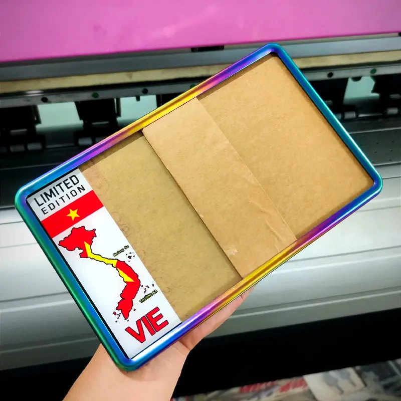 Khung biển số Titan có cờ bên hông xe máy (Full phụ kiện , có keo dán chống nước ) Phụ Tùng . Khách tự note tên xe vào ghi chú cho shop càng tốt 1