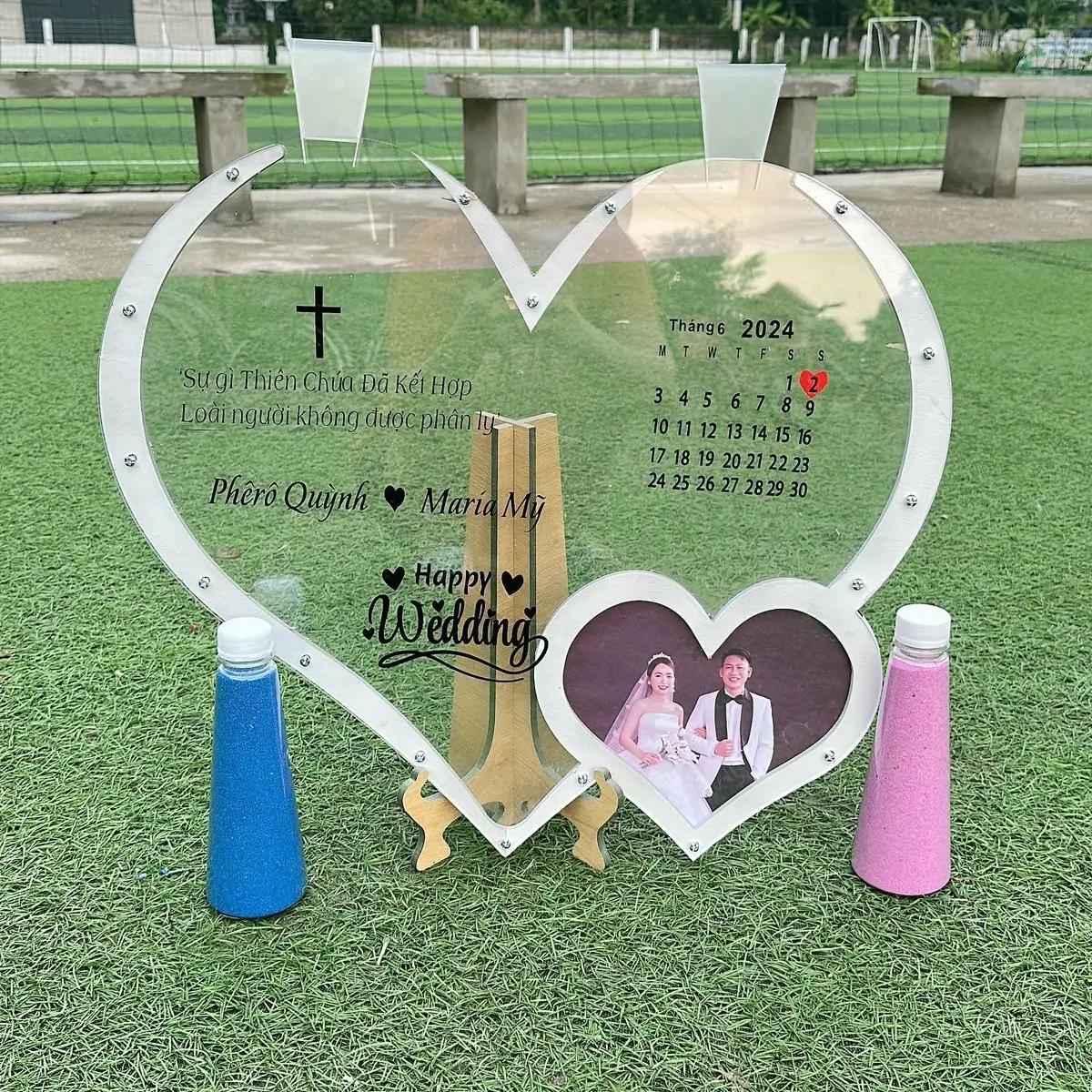 Trái tim rót cát đám cưới