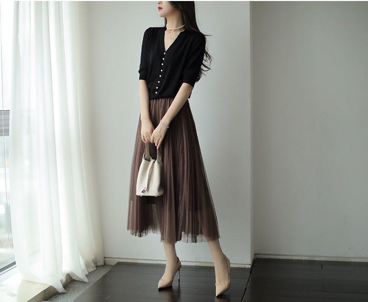 Product Introduction of Áo Len Cổ Chữ V, Nhẹ Nhàng Và Thanh Lịch, Trang Trí Ngọc Trai, Quần Áo Nữ, Hàng Mới Về Hàn Quốc Mùa Hè 2025, Dễ Phối Đồ, Áo Trông Trẻ Trung Women Top áo  len xinh Nhung 14