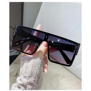 แว่นกันแดดกรอบใหญ่ ดีไซน์เรียบ ป้องกันรังสียูวี