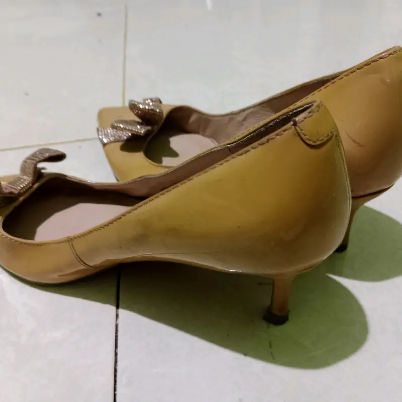 sepatu hills Hak Pendek (1-3 cm) 0