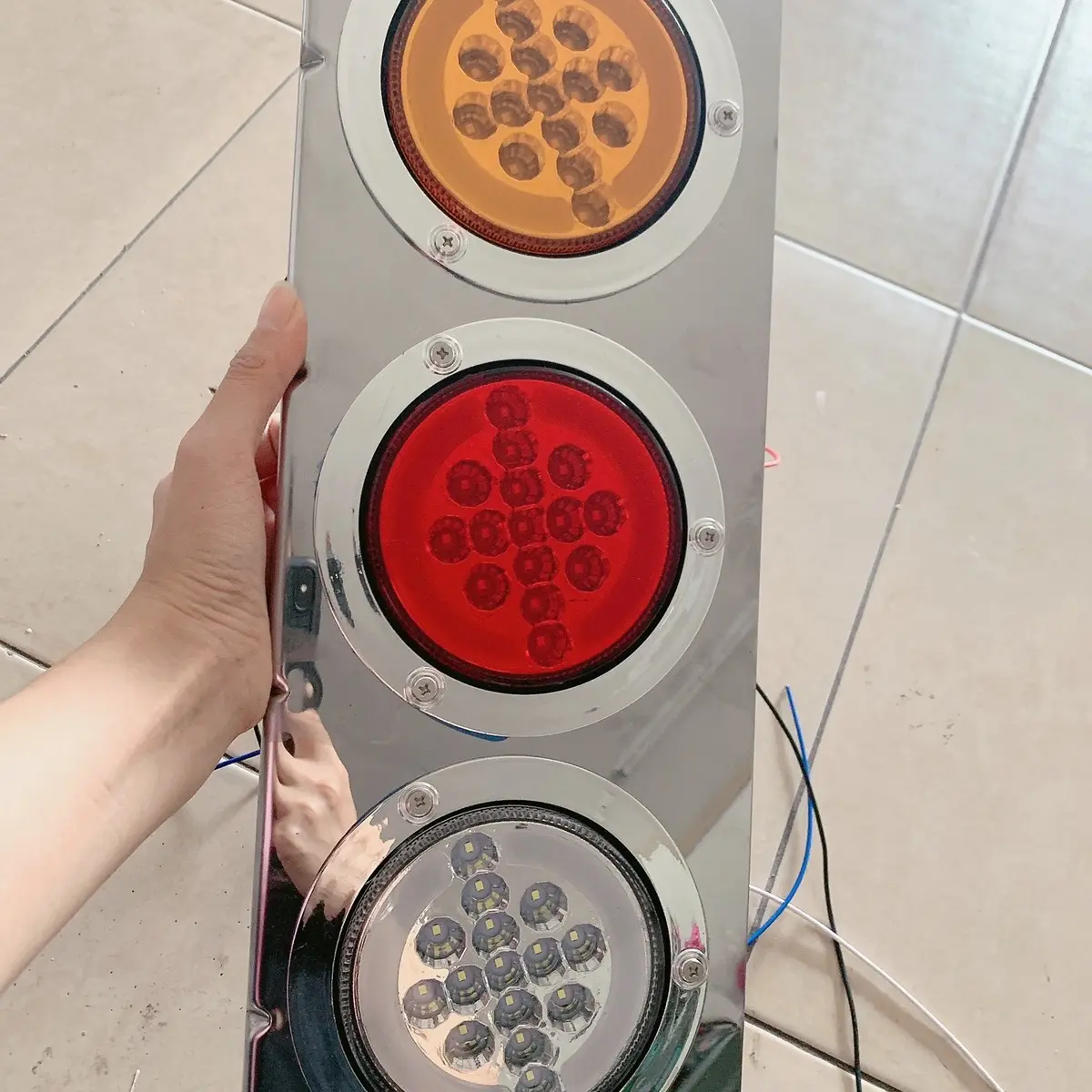 Đèn hậu inox mẫu mới bao bền sáng đẹp điện chung 12 Và 24 v kt 16 x 46 cm (giá trên 1 cái)