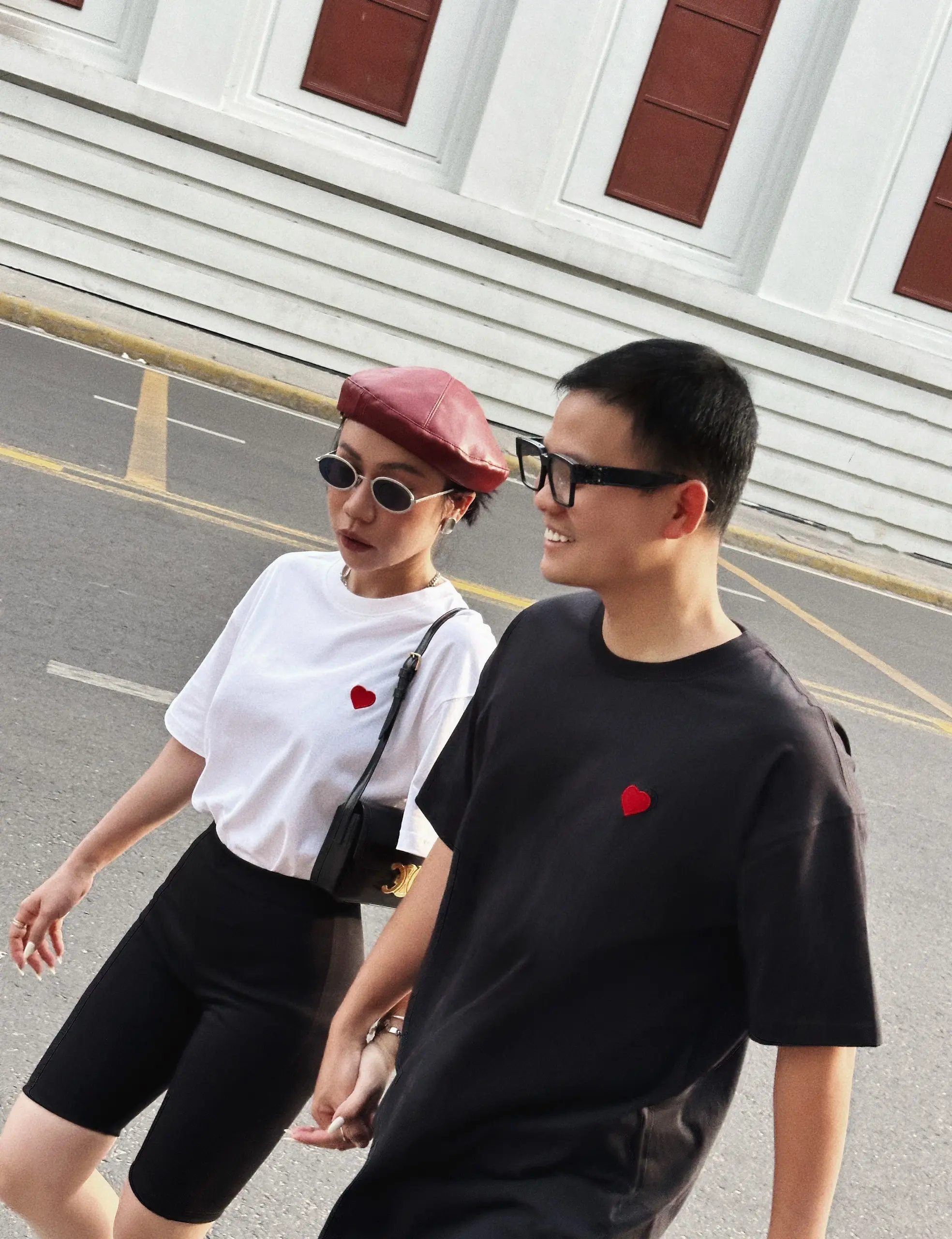 Áo thun tay nhắn unisex thêu trái tim BASIC TYMI TEE