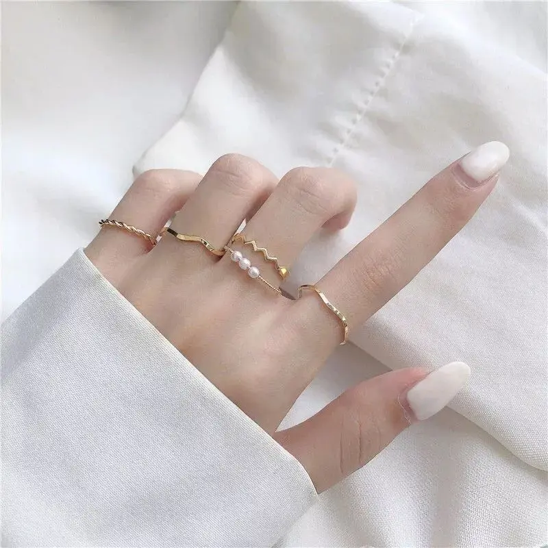 Cincin Wanita 1 Set Isi 5 Pcs KOREAN FASHION RING Berbagai Bentuk Cincin Wanita Fashion Trendy OotdClavicle Chain Nelace Pendant Fashion BUTTERFLY Rantai Liontin Jewelry Stainless Steel Untuk Wanita 1