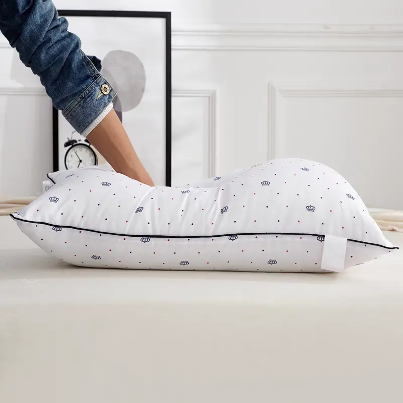 [1 Ruột gối bông gòn] - TomatoPicks họa tiết vương miện cao cấp, kháng khuẩn kích thước 45x65cm ruột  gối 2