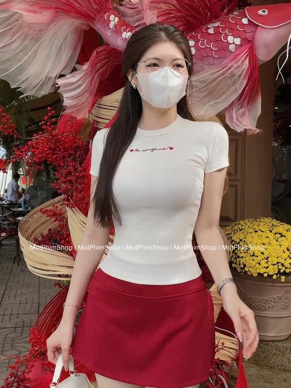 ÁO THUN NỮ THÊU CHỮ ME MY SELF AND I FORM NHỎ ÔM GỌN 2