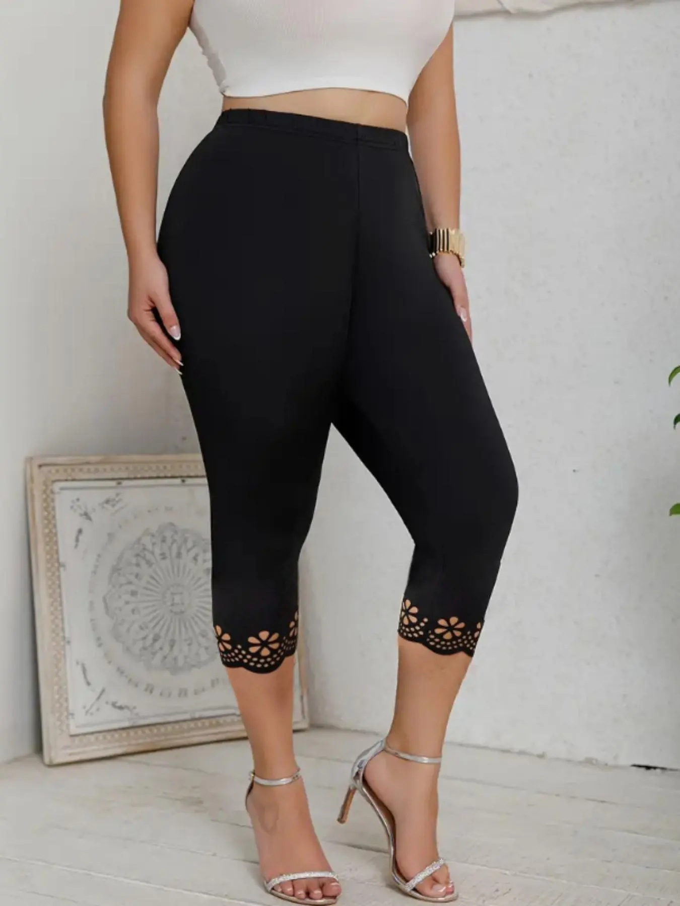 【Plus Size】 Cut Out Elastic Waist Capri Leggings, Casual Comfy Breathable Skinny Capri Pants for Daily Wear, Women's Bottoms for Summer