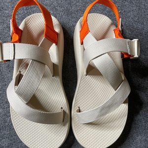 Xưởng Sandal Long Biên