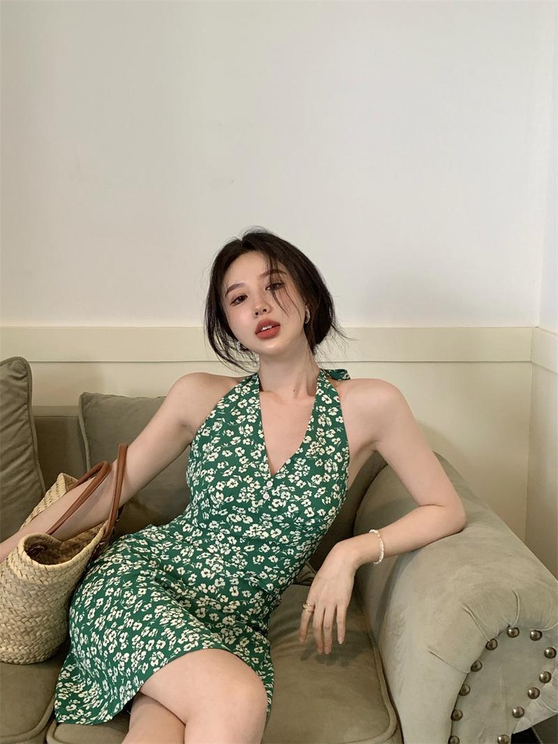 Product Introduction of Váy Mùa Hè Cho Nữ, Phong Cách Hồng Kông Cổ Điển Cổ Chữ V Cổ Yếm, Váy Chữ A, Váy Hai Dây Bó Bó Sát Hợp Xu hướng Hàng Mới Về Women Dress Khuy 7
