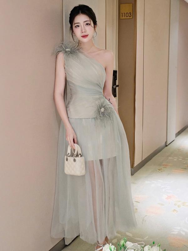 Đầm thiết kế chéo vai tag lông xanh sang chảnh