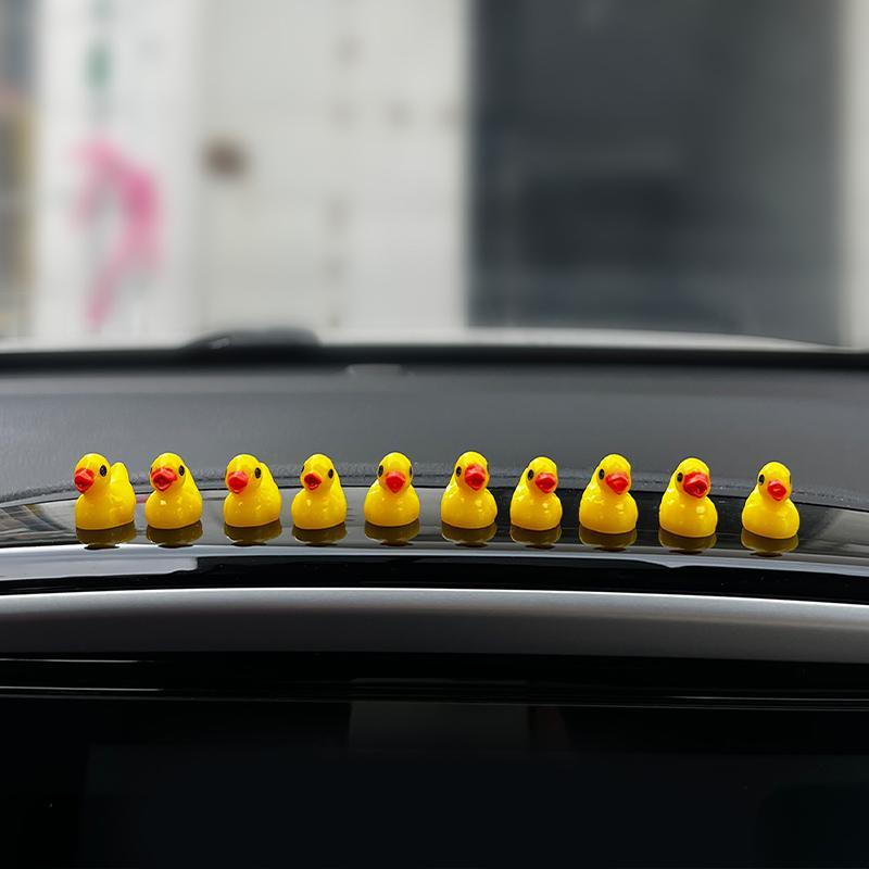Cute Mini Yellow Duck Car Dashboard Decoration, Lovely Small Yellow Duck Car Ornaments, Tiny Miniature Duck Figures, Car Interior Decoration Accessories 4