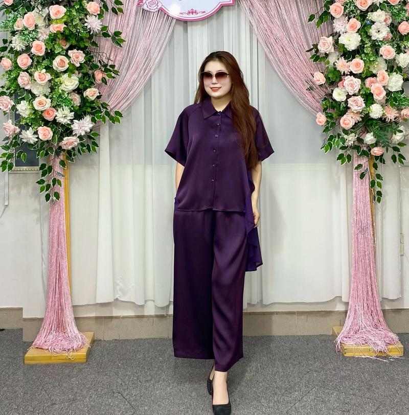 Product Introduction of Bộ Đồ Nữ Kiểu 300086 Miss Hiền Tay Ngắn Chất Liệu Lụa cao cấp thanh lịch, sang trọng!  Top Áo 24