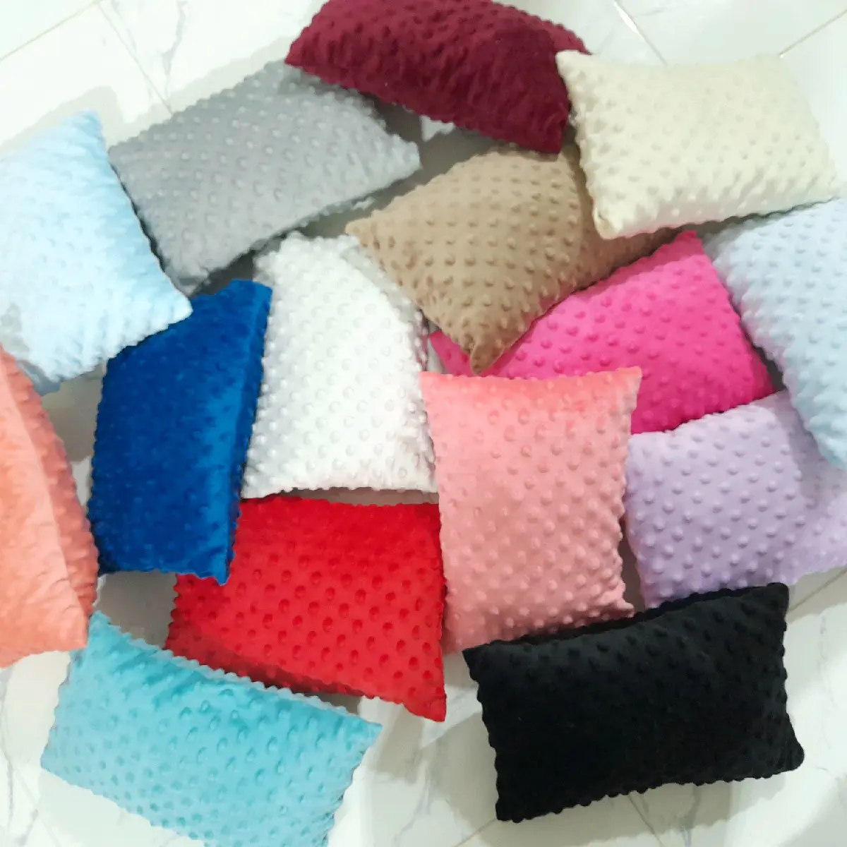 Bantal baby minky dot, bantal gebu