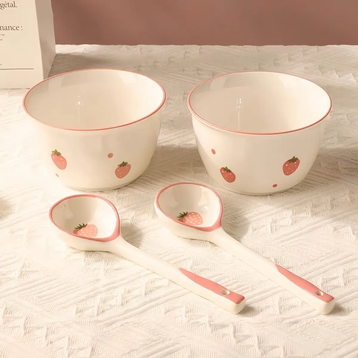 ￼Set 2 Bát Kèm 2 Thìa Họa Tiết Hoạt Hình dâu hồng- Linglengstore bat dia