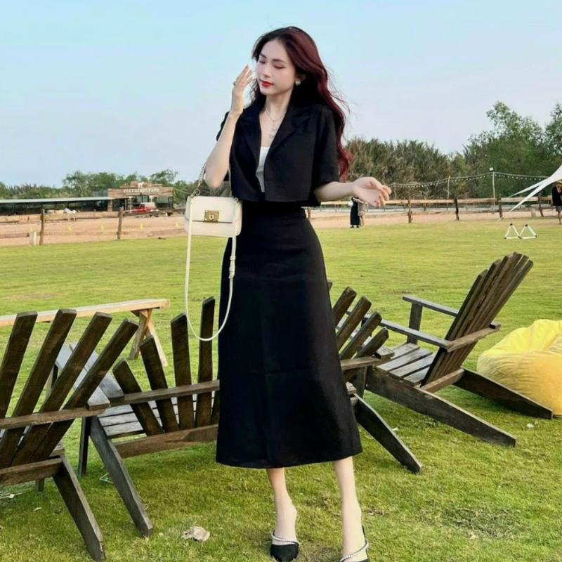 Set vest nữ 3 món chân váy dài kèm áo croptop và áo khoác ngoài Women Kem