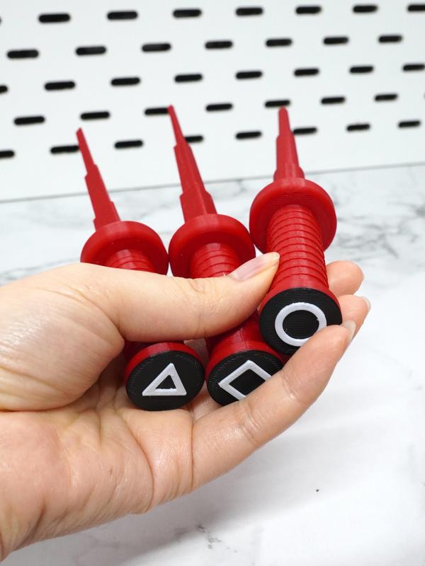 Mô hình đồ chơi kiếm phẩy bản mini PC Squid Game Loạt phim hot Netflix Trò chơi con mực 8