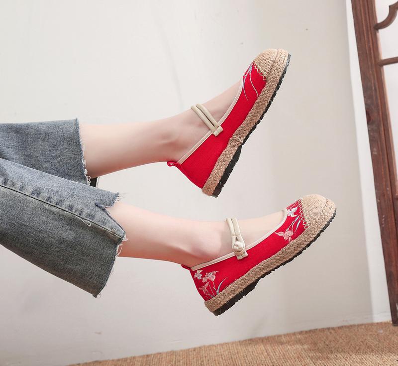 Product Introduction of 2025 Summer Old Beijing Cloth Shoes Wide Toe Comfortable Hemp Toe Embroidered Shoes Ethnic Style Ancient Chinese Clothing Shoes 6