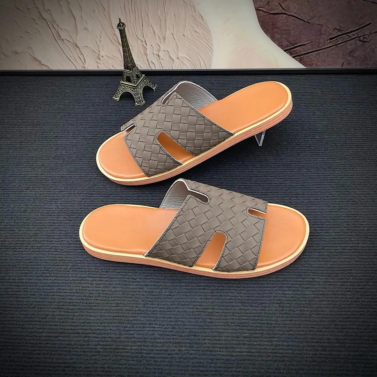 [Giảm Hơn 40% + Miễn Phí Vận Chuyển] Dép Nam H.M - Dép Da Nam Quai Ngang - Size Ngoại Cỡ Từ 36 đến 45 - Da Microfiber - Đế Cao Su Cao Cấp - Dép Nam Đẹp - Mẫu Mới - Màu Sắc - Kiểu Dáng Sang Trọng - Di Chuyển Thoải Mái - Chống Trơn Trượt. chữ cho 44