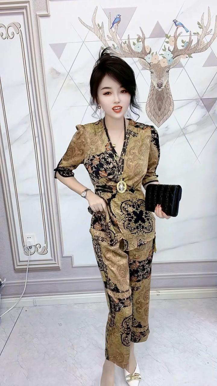 Product Introduction of Bộ Đồ Thời Trang, Hàng Mới Về Mùa Hè, Phong Cách Cổ Điển Nút Cổ Chữ V, Áo In Họa Tiết Thanh Lịch, Quần Ống Rộng, Bó Sát, Bộ Hai Mảnh 13