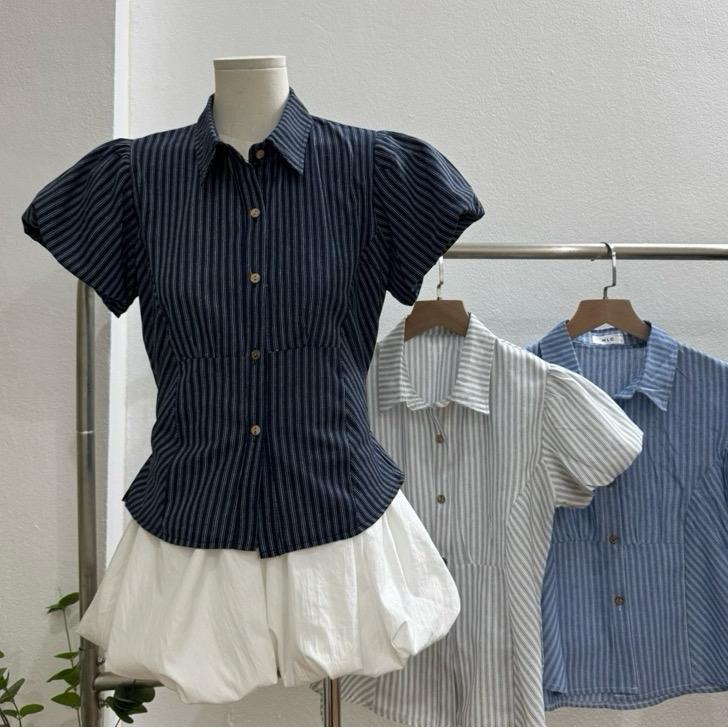 Áo sơ mi nữ cộc tay bồng cúc gỗ chất vải thô kẻ mềm có dây lưng by Halinh M282