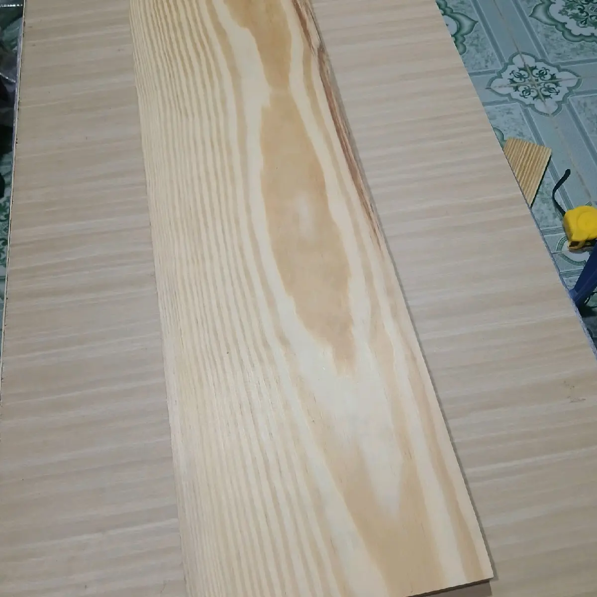 tấm gỗ thông.kt mặt 15cm x dài 70cm x dầy 1 3cm.đã bào láng.