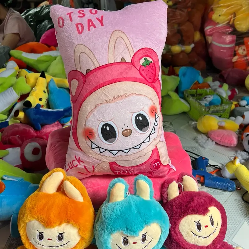 Gối in 3D LaBuBu ngỗ nghĩnh đặt x2 có quà tặng kèm 0