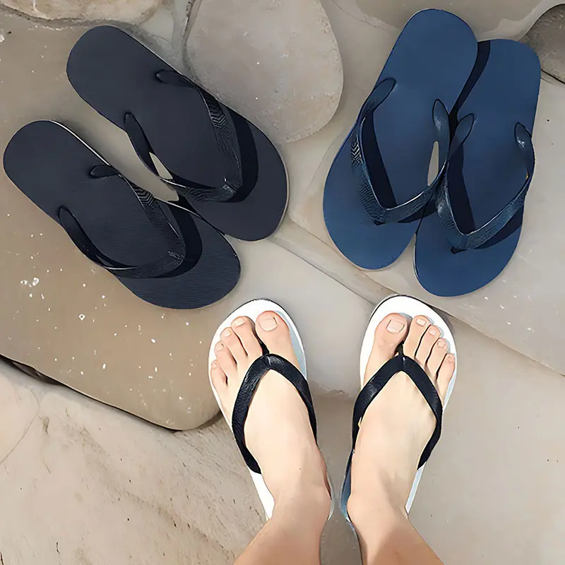 High School Student Slippers Summer Outdoor Fashion Beach Aqua Shoes Men Bathroom Flat Flip Flops Non Slip Wear-Resistant House Slippers Black