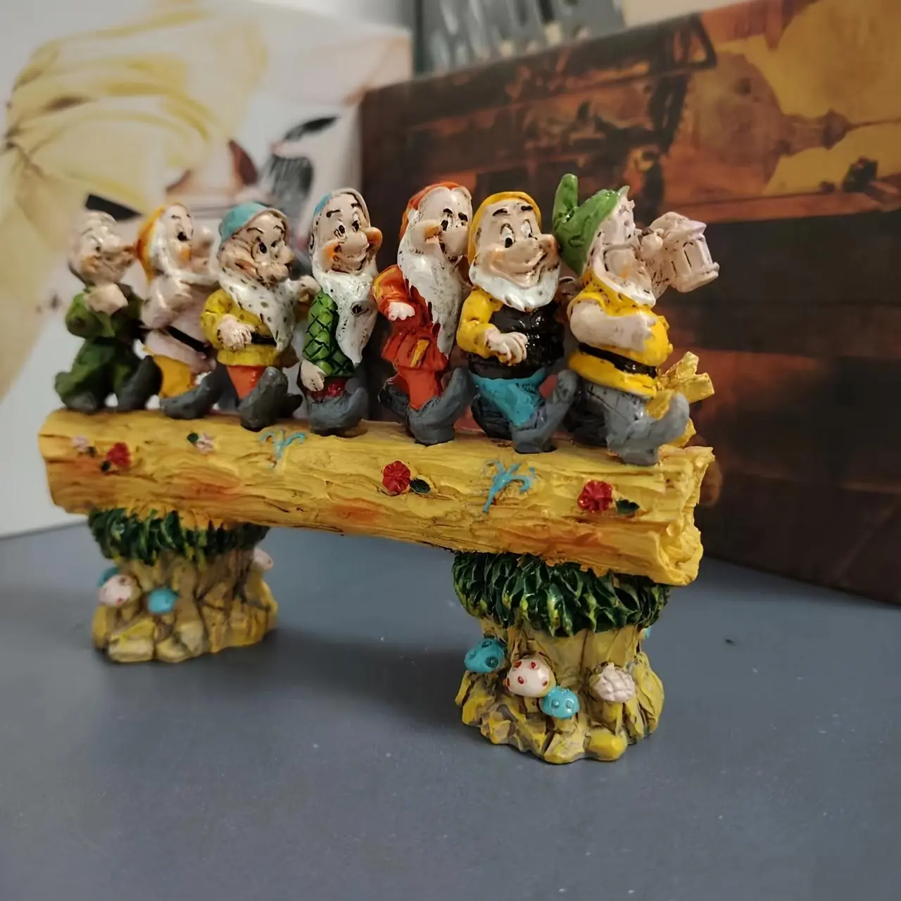 Dwarf Design Garden Decoration, 1 Count Resin Dwarf & Bridge Design Statue Desktop Ornament, Home Decor for Living Room Bedroom Garden Office