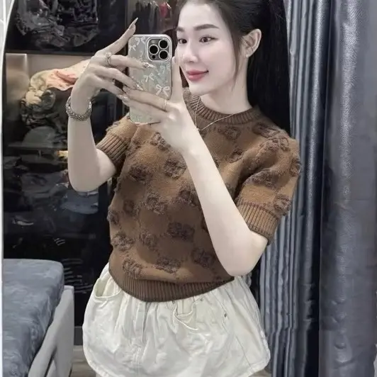 Áo Len Cổ Tròn Dáng Ngắn Chữ Thêu Xù hàng QC
