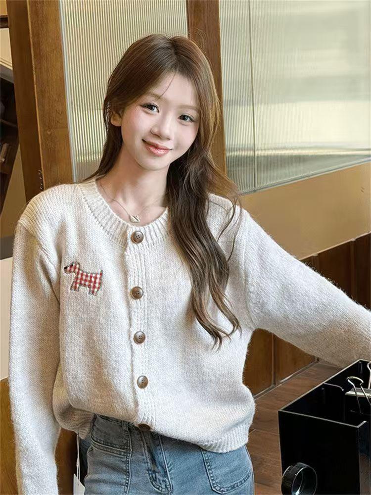 Product Introduction of Áo Len Dệt Kim Cardigan, Áo Khoác Mỏng Và Rộng, Thêu, Kẹo Vá Chó chó Con, Phong Cách Ngọt Ngào Hàng Mới Về 2024 Nữ Top Nữ Top Women Khuy Màu Hồng aolennu 7