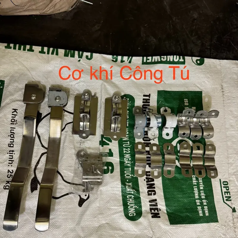 Trọn Bộ Tay Cài Khoá Cửa Thùng Oto Tải (Thường- bọc cao su) (Gồm:Tay khoá,Đỡ,Ốp-nhăn,Móc Chữ T 0