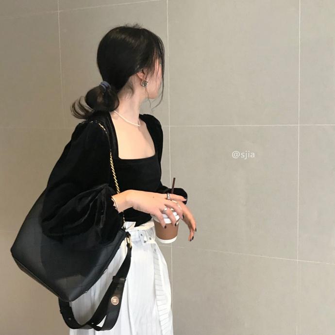 Kemeja lengan panjang retro fashion korea atasan off-shoulder beludru hitam wanita blouse baju atasan wanita velvet top crop 1