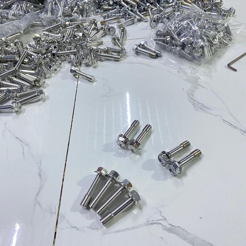 Combo 2 ốc hạ phuộc salaya và sắt xi 10li4 tất cả các dòng xe honda yamaha có clip hướng dẫn hoặc anh em ko biết  thì cứ nhắn shop nhé chất liệu inox và sắt xi Inox Phụ Tùng