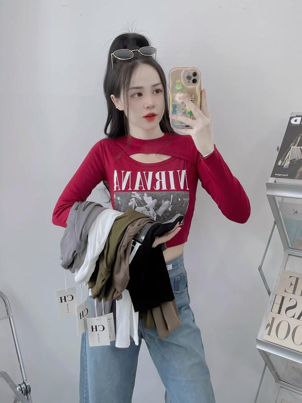 Áo thun croptop nữ tay dài in hình khoét ngực xinh [CHĂMCHĂMM65] Cổ Tròn Đen Women Voi xã hội thanh lịch đan móc cá tính trơn áo croptop kiểu màu đỏ trắng cam không đối xứng áonuxinh siết trễ ôm áothunnu vạt body vua thái